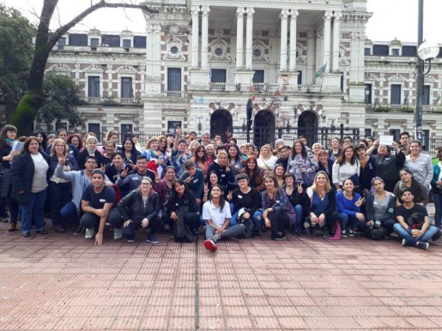 Reclamos en La Plata por las escuelas de Avellaneda